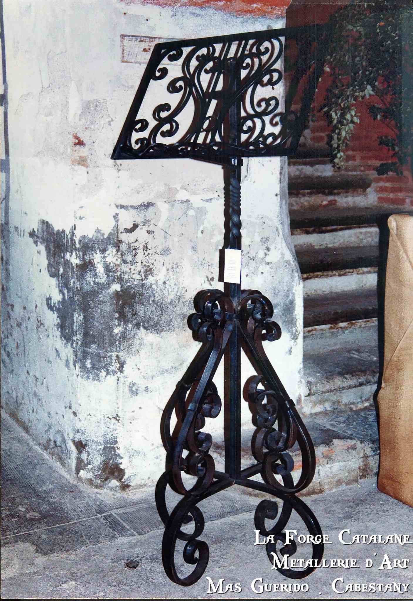 Support a partition en fer travaille volutes  forge catalane.jpg